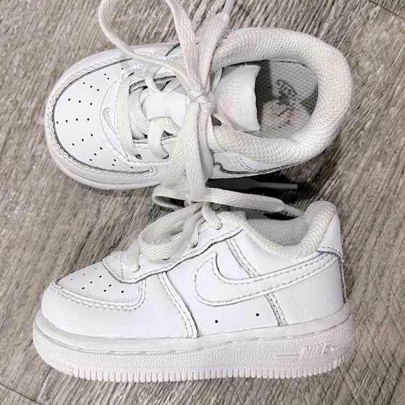 Toddler baby shoes - Nike Air Force 1s - Size 4c - Picture 2 of 6